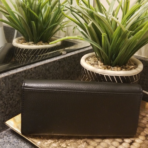 Michael Kors wallet - Picture 2 of 4